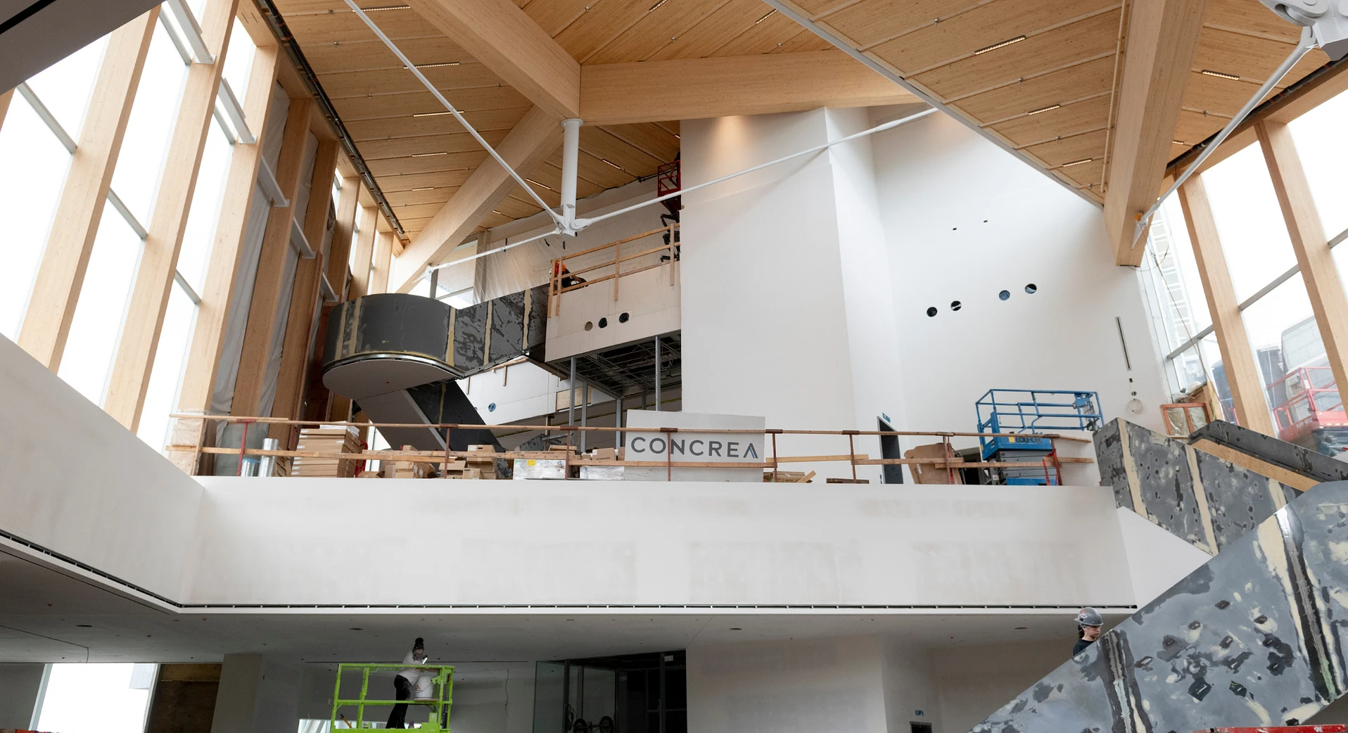 Vue du hall de l'Espace Riopelle en construction