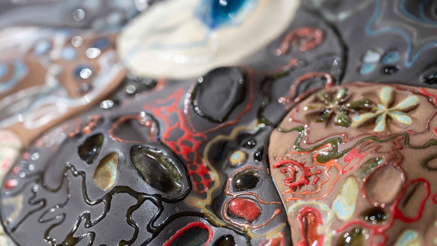 Détail de la fresque de Brigitte Dahan : la terre