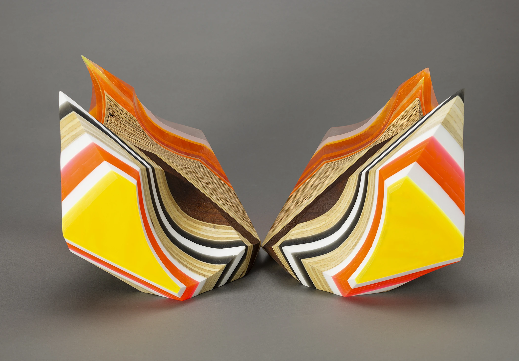 Bélanger, Marie-Fauve  

Rorschach 01, 2019  

Résine, plexiglas, contreplaqué et acajou  

23,8 x 28,6 (élément .01); 23,3 x 22,3 x 27,5 cm (élément .02); Dimensions variables  

Collection du Musée national des beaux-arts du Québec  

(CP.2019.1014)  

© Marie-Fauve Bélanger  

Photographe : © MNBAQ