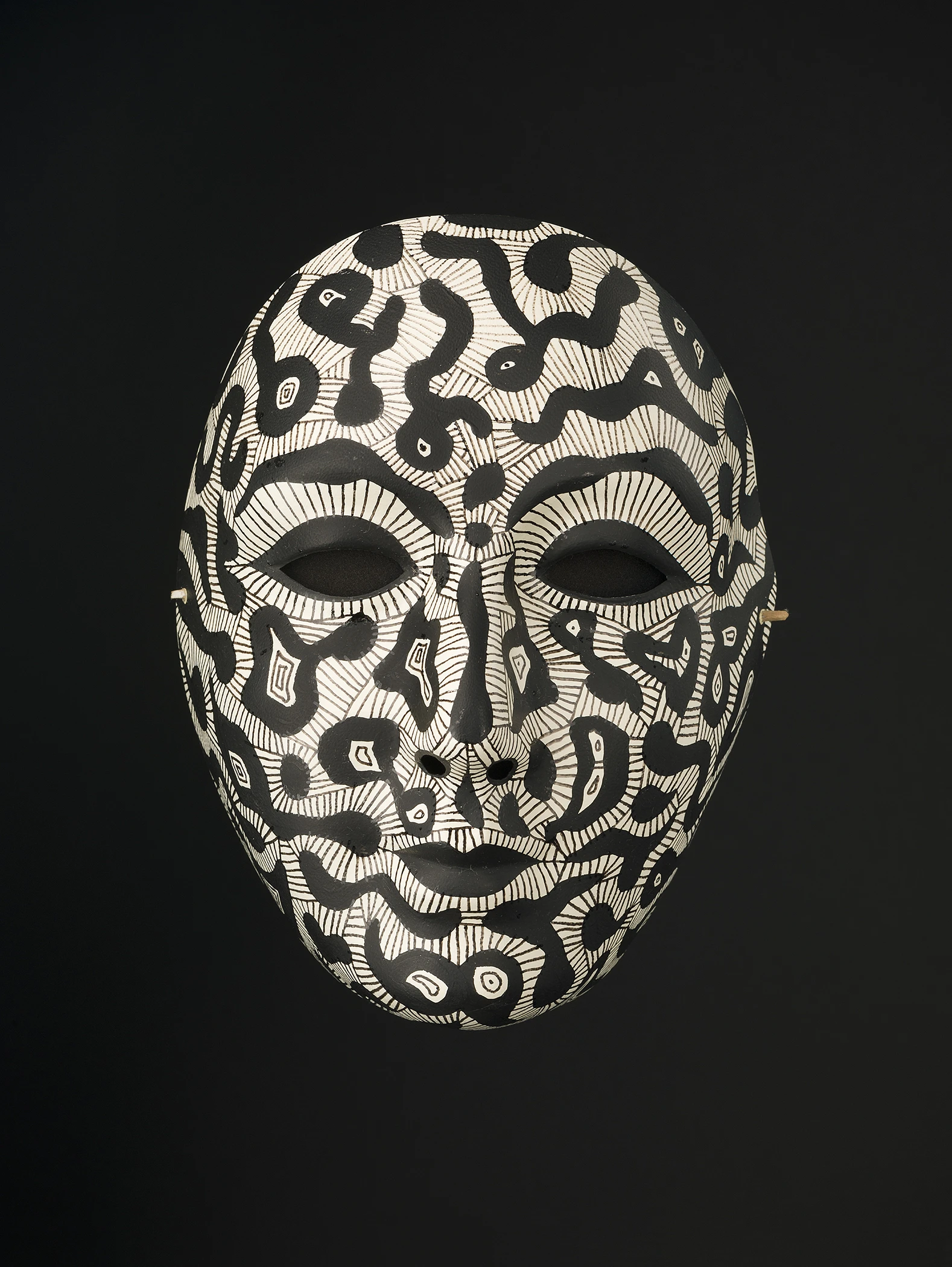 Pellan, Alfred  

Masque 60, 1971  

Acrylique sur masque de plastique  

21,7 x 17 x 11 cm  

Collection du Musée national des beaux-arts du Québec 