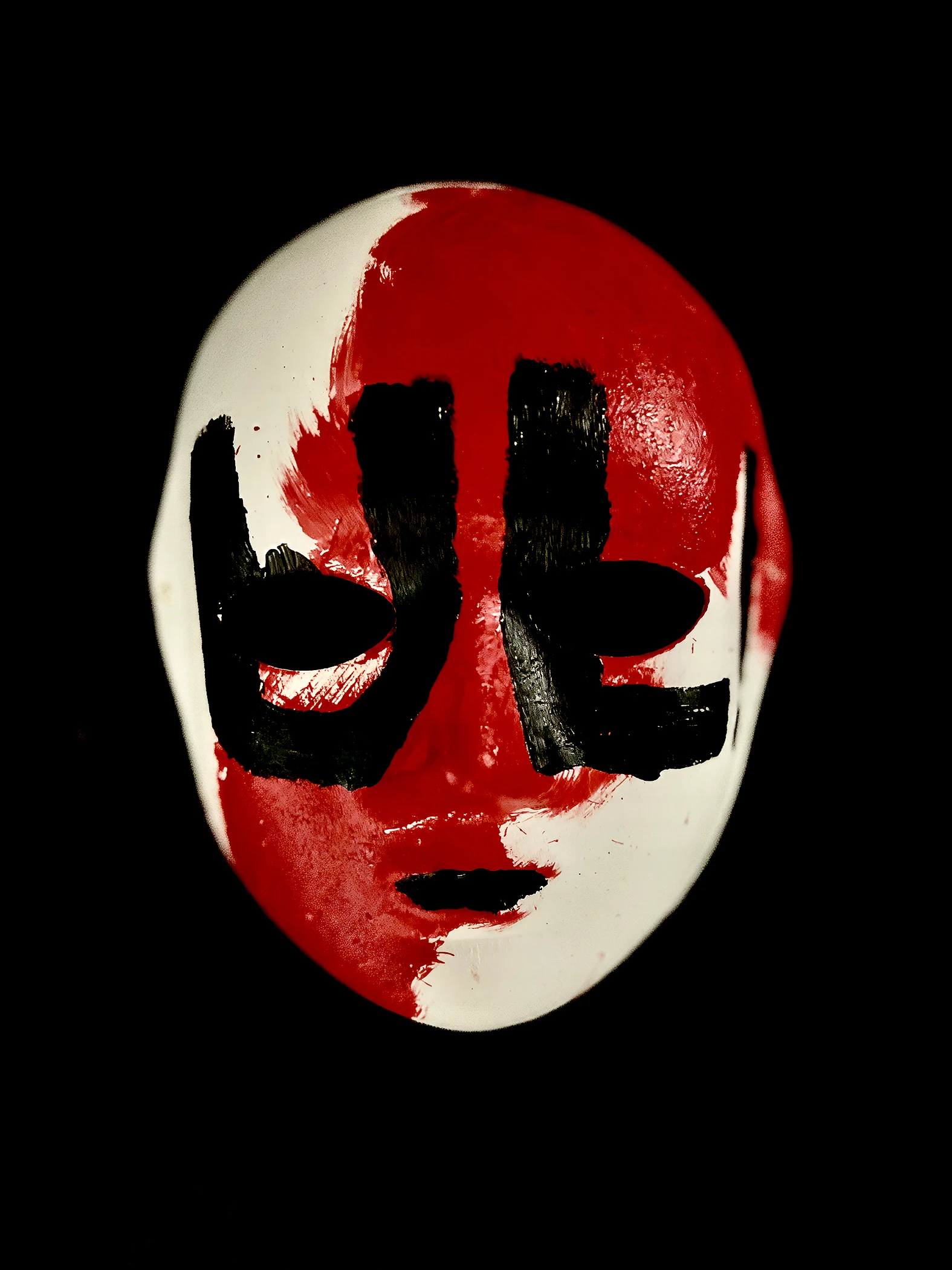 Amittu, Lizzie  

Activiste climatique, Masque 02, 2023  

Acrylique sur masque de carton  

21,7 x 17 x 11 cm  

École Iguarsivik, Puvirnituq, Nunavik  

Photographe : © Nathalie Claude 