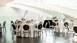 Le grand hall du Pavillon Pierre Lassonde // Photo : Annie Simard Photographe