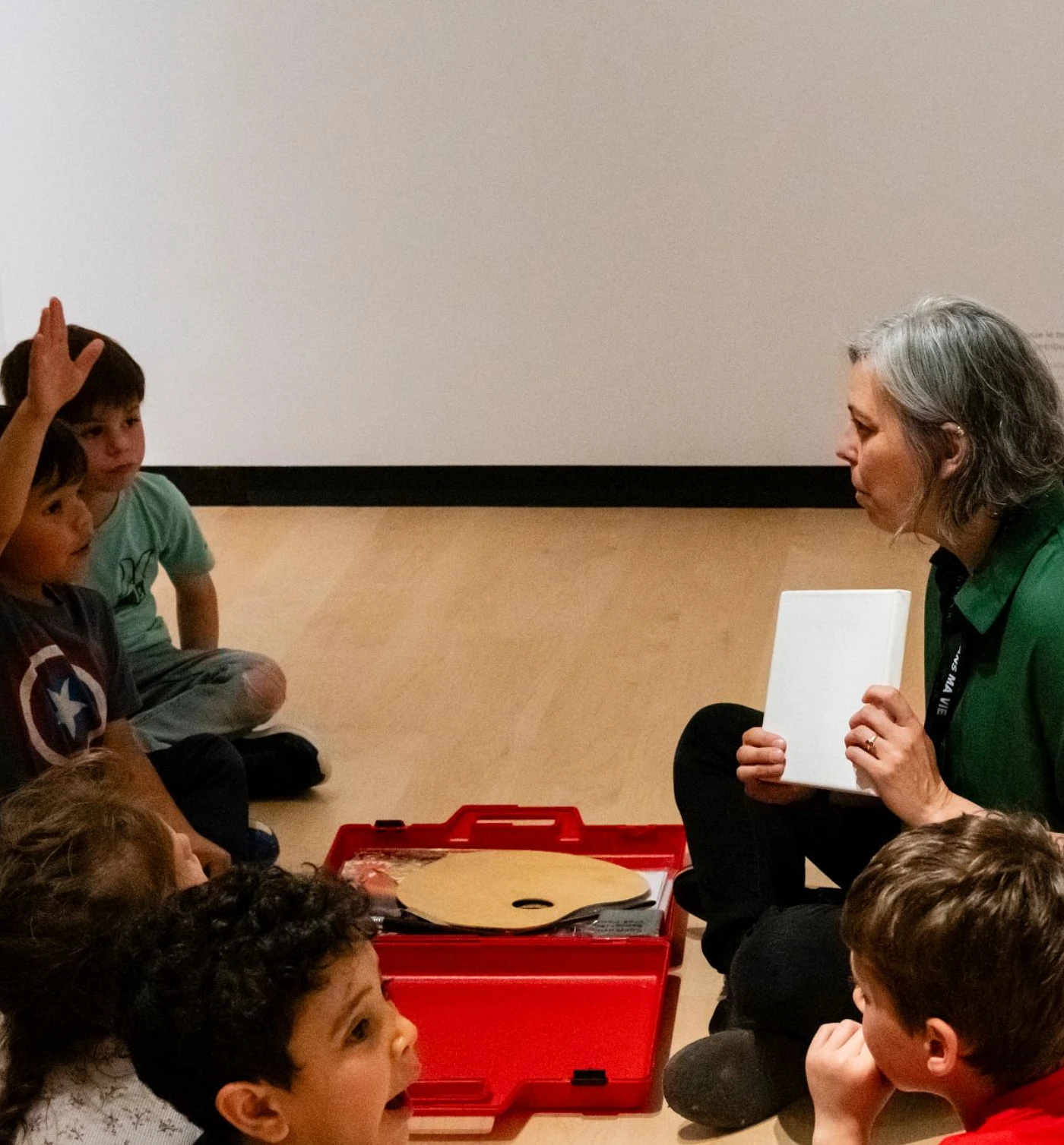 Un groupe d'élèves de maternelle au Musée