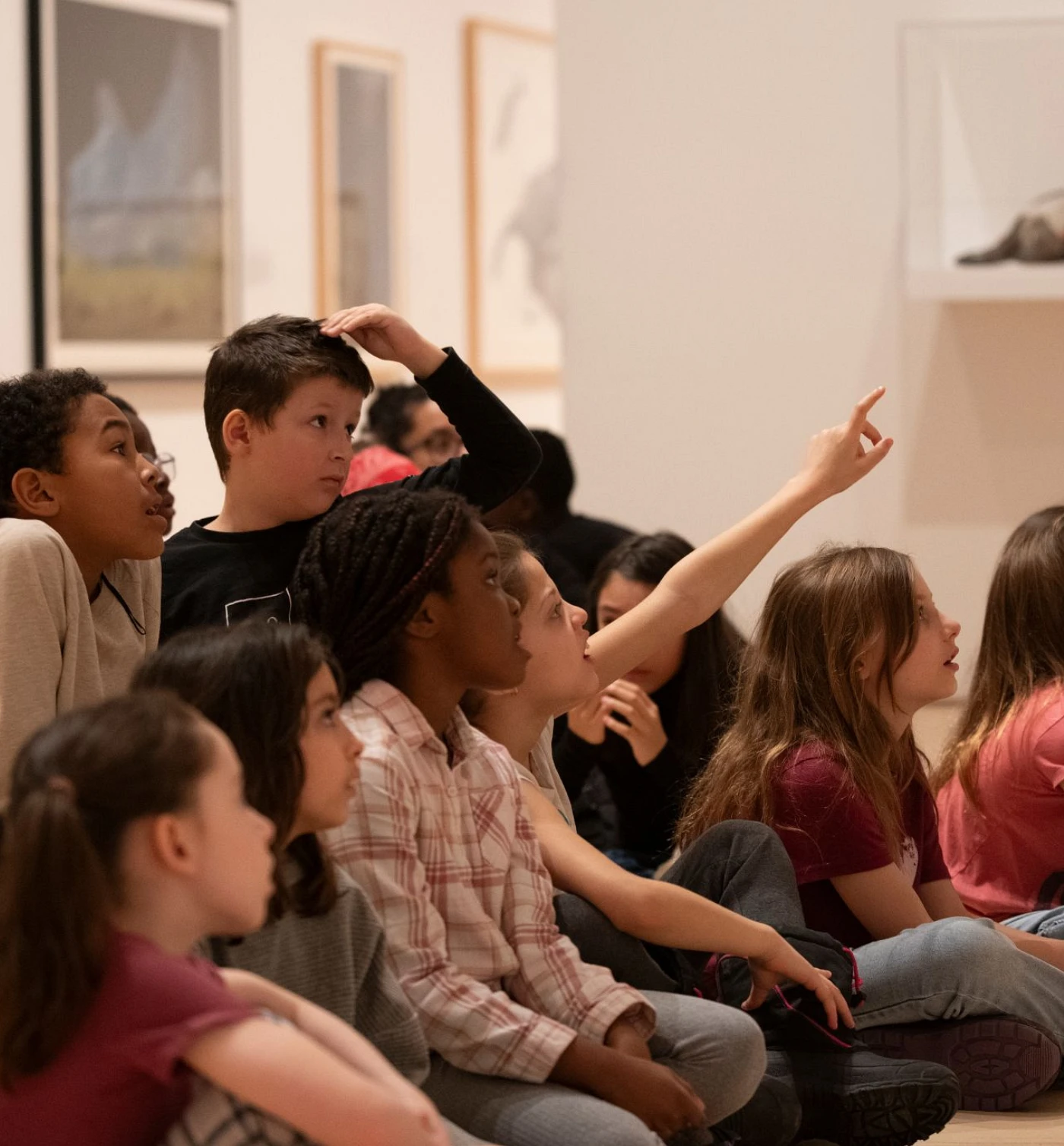 Un groupe d'élèves du primaire au Musée