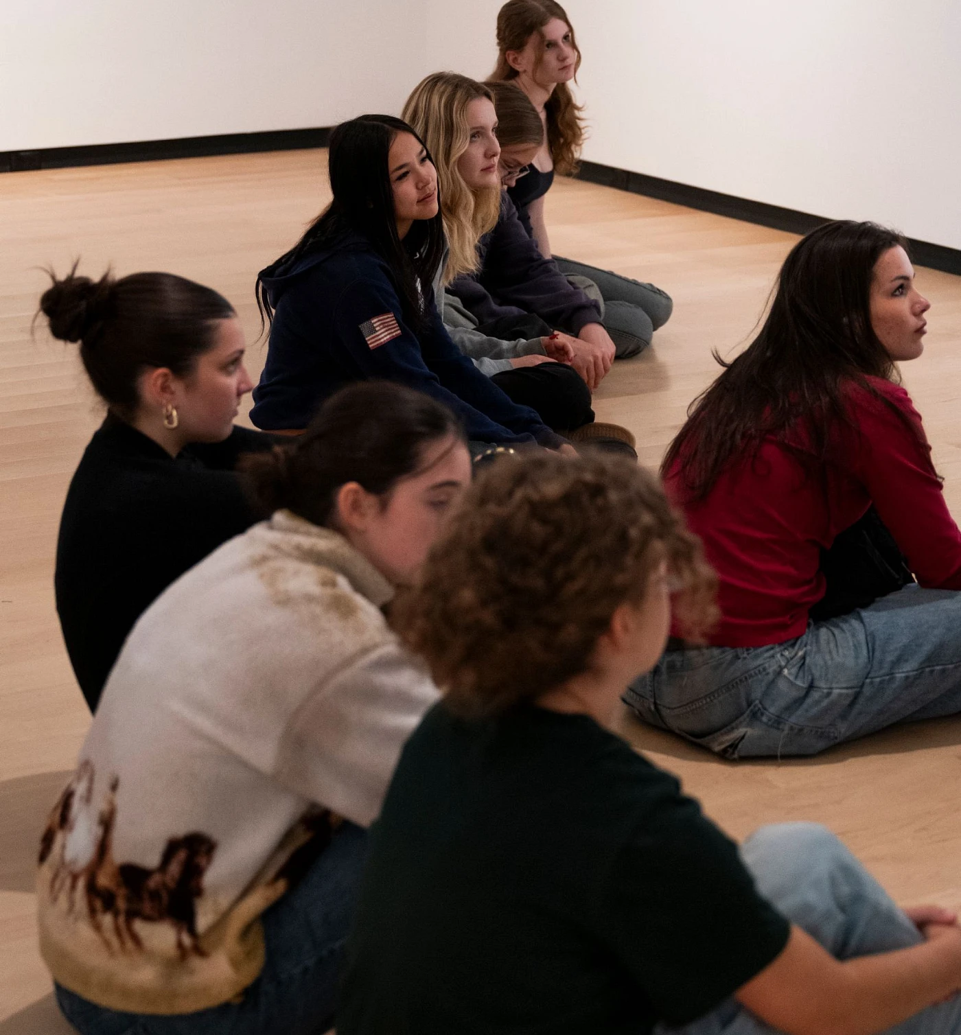 Une groupe d'élèves du secondaire en visite au Musée