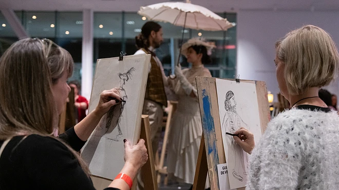Des participantes à l'atelier Croque-Modèle // Photo : MNBAQ, David Cannon