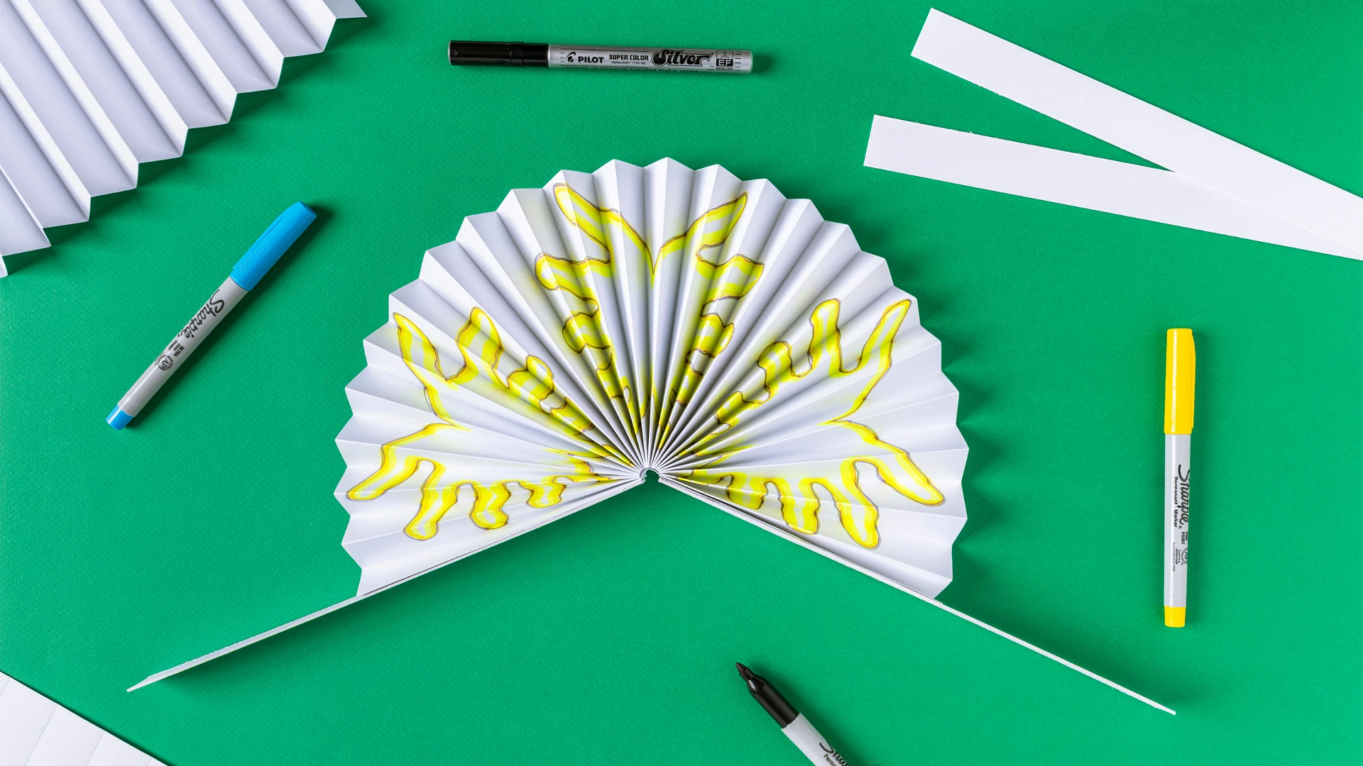 Matériel pour l'atelier Éventail décoratif.