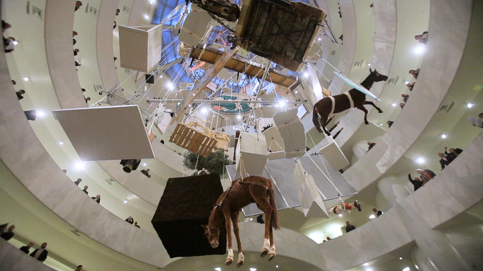 Image tirée du film Maurizio Cattelan : Be Right Back