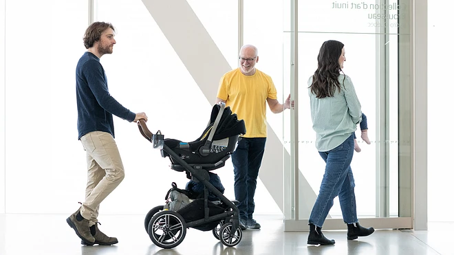 Visitors in the Pierre Lassonde Pavilion // Photo : MNBAQ, David Cannon