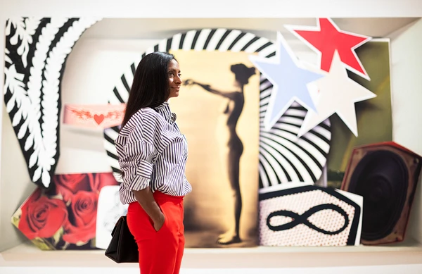 In the background : David Elliot, Rainbow (for Rose and Licorice), 2008 (2013.19) © David Elliot // Photo : MNBAQ, David Cannon
