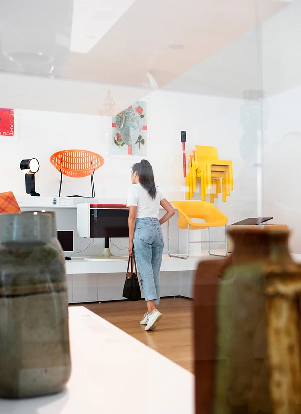 Vue de l'exposition Arts décoratifs et design du Québec