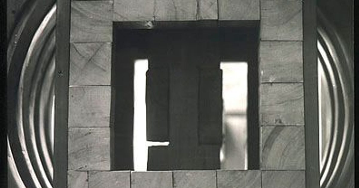 « L'Isolateur » (sculpture de Robert Roussil) | Musée national des ...