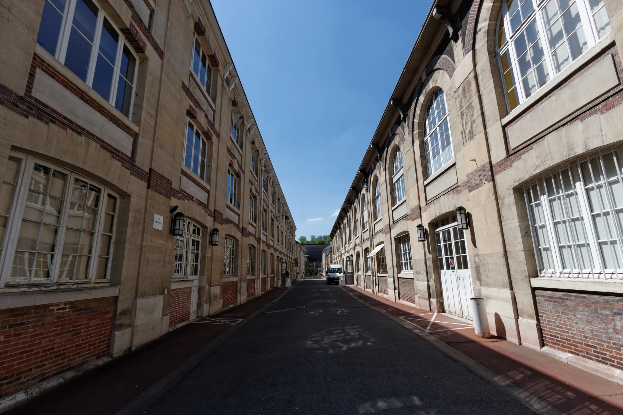 Manufacture20nationale20de20 SC3 A8vres2 C20vue20002