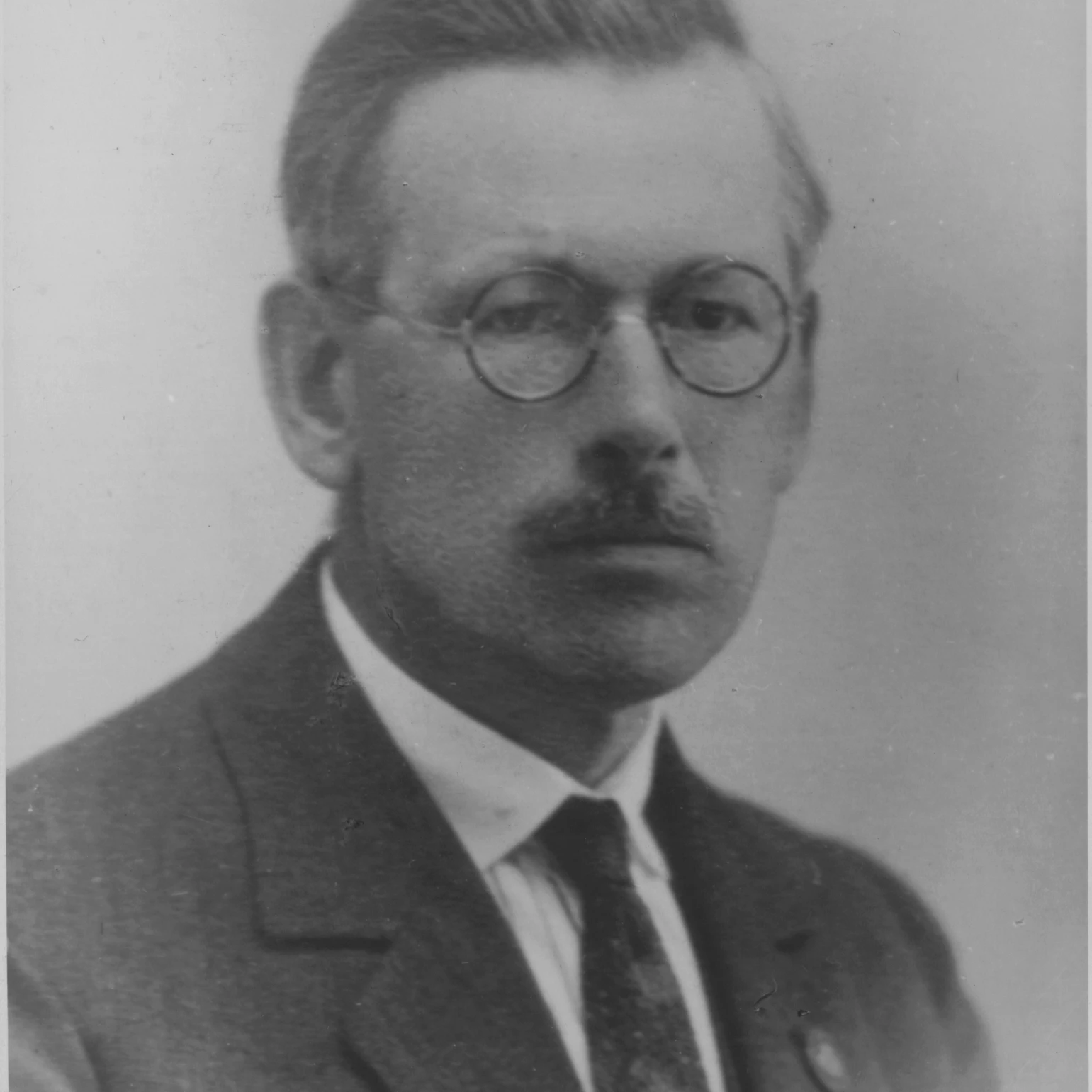 James20 L 20 Graham2 C20 A R C A 2028 I000794129